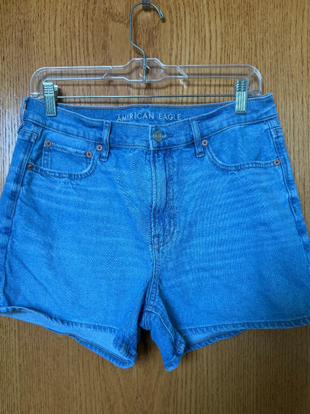 Relaxed Strigid Denim Shorts Size 8 Medium Wash